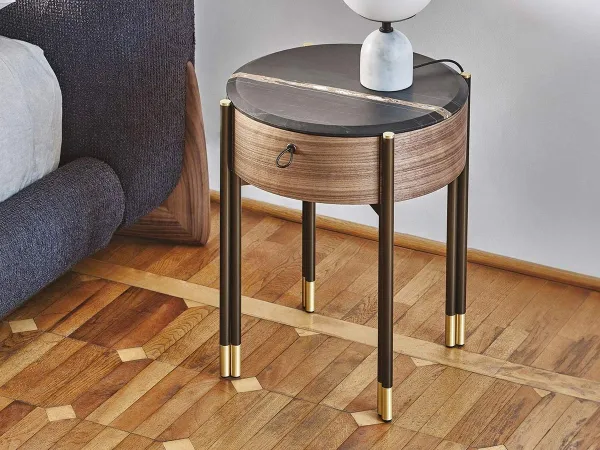 La table de nuit Bayus Tondo 44 de Porada avec plateau en marbre noir Sahara Noir