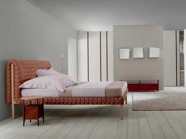 睡眠区的 Ligne Roset Ruché 床