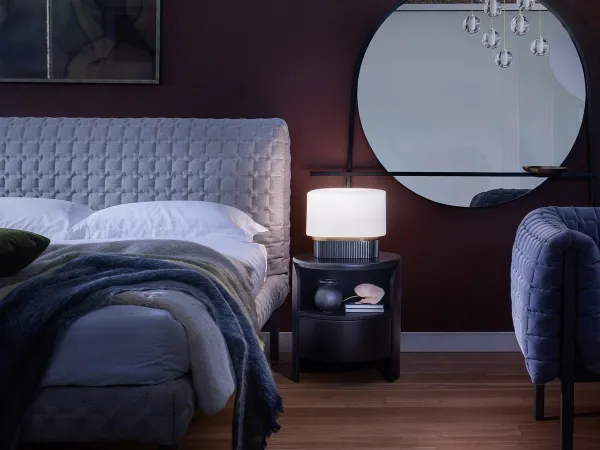 Detalles del cabecero acolchado de la cama Ruché de Ligne Roset