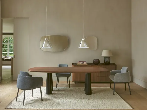 Mesa Hashira de Ligne Roset en un salón