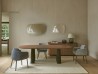 Mesa Hashira de Ligne Roset en un salón