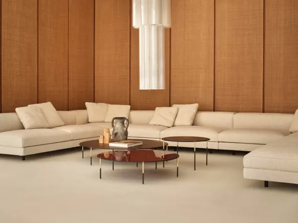 Sofa Lorentz von Living Divani in einem Wohnbereich