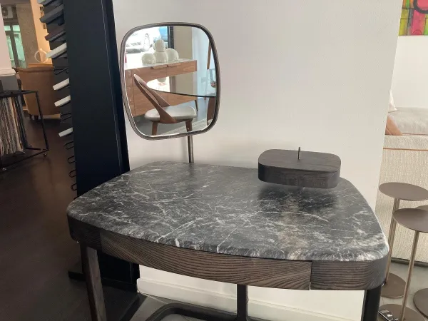 Maskara Vanity di Porada in saldo