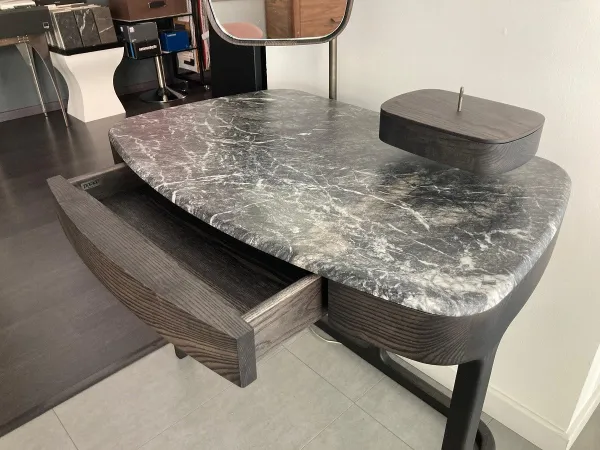 Maskara Vanity di Porada in saldo