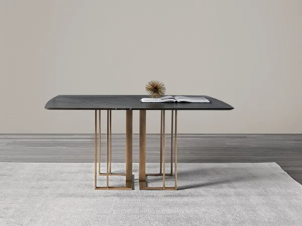 The Charlie table by Meridiani - design by Andrea Parisio