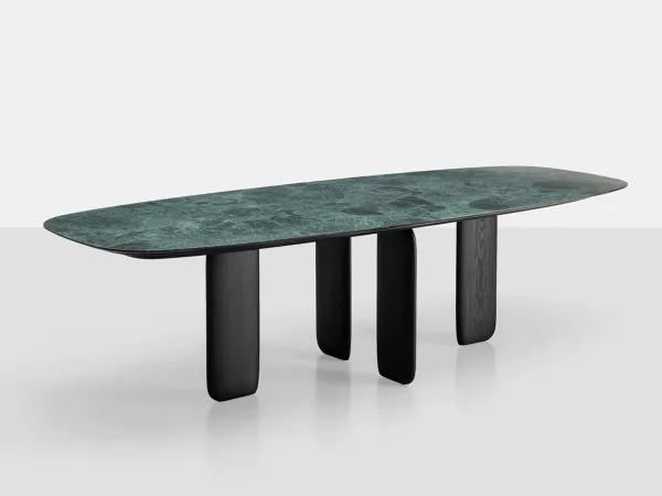 The Pala table by Kristalia in the fixed version