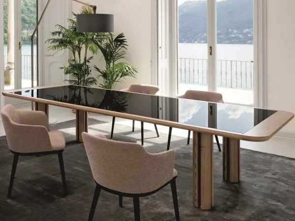 The Quadrifoglio table by Porada in the rectangular version