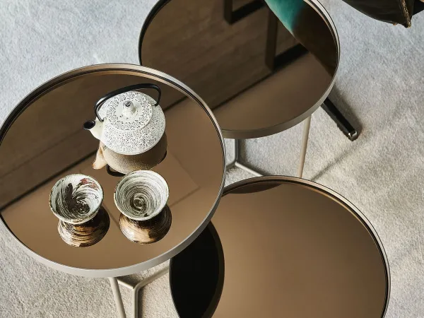 Detalles del tablero de la mesa auxiliar Billy de Cattelan Italia