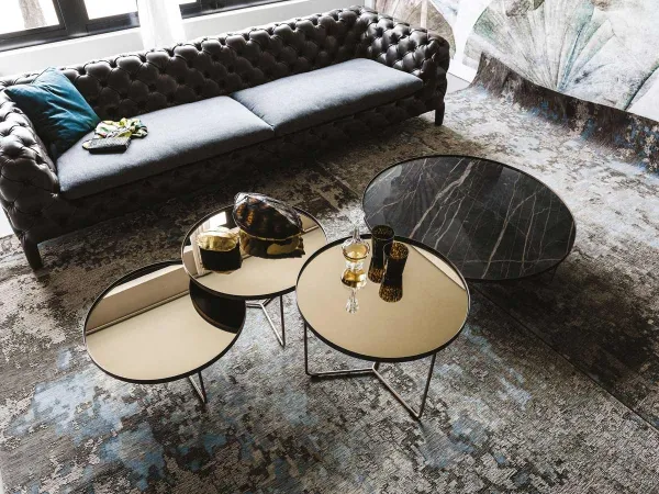 Las mesitas Billy de Cattelan Italia en un salón