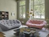 Ligne Roset 设计的克莱德茶几和 Ploum 沙发