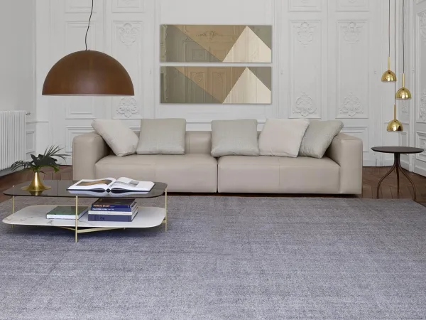 Der Clyde Couchtisch von Ligne Roset in einem Wohnbereich