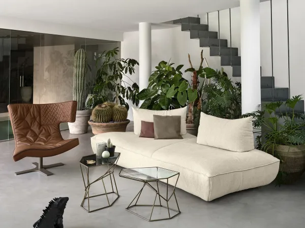 Das Night Fever Sofa von Arketipo in einem Wohnbereich
