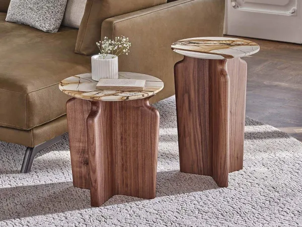La mesa de centro Podi de Porada en un salón