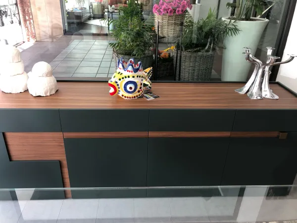 了解 Pianca 的 Logos 餐具柜销售信息