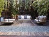 Il divano Babylon di Varaschin in uno spazio outdoor