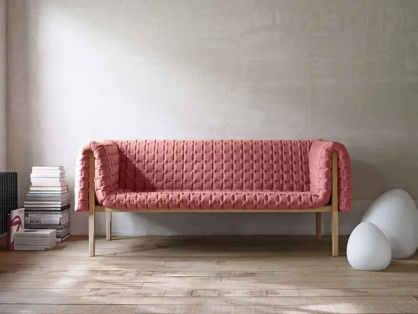 Le canapé Ruché de Living Divani conçu par Inga Sempé