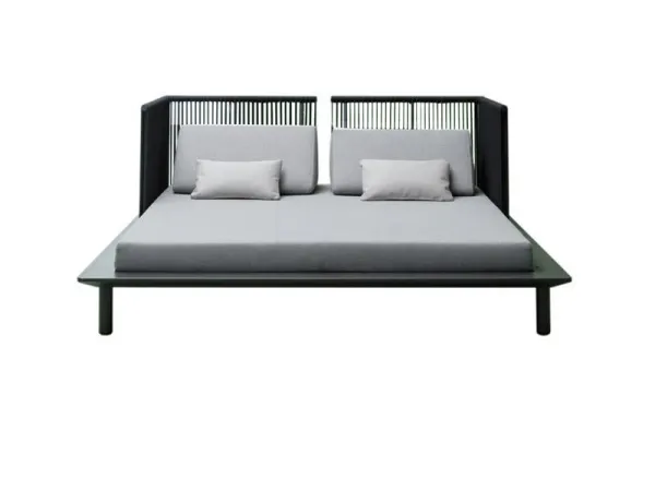 The Sunmoon daybed by Varaschin