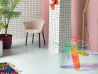 Glas Shimmer 茶几置于客厅区域