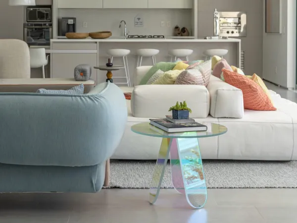 Aspecto cambiante de la mesa Shimmer de Glas