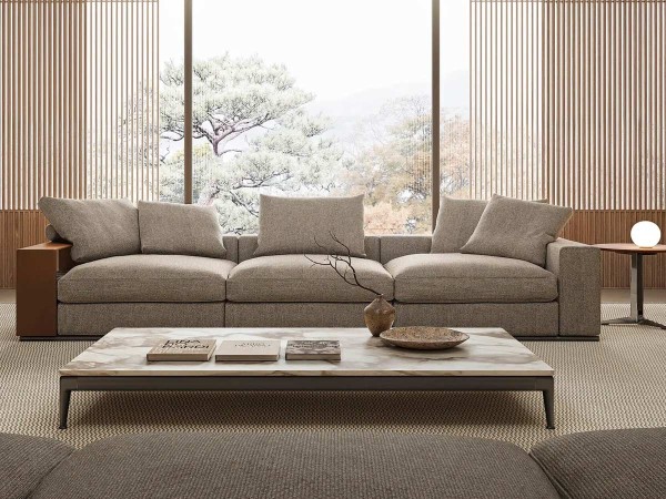 La mesa de centro Pico de Flexform en un salón