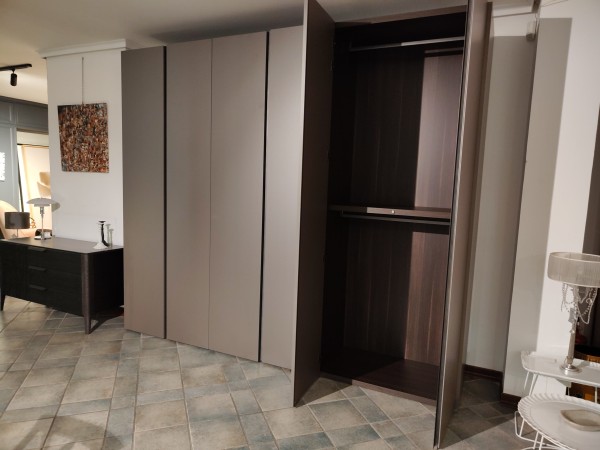 Pianca Sipario Nastro 衣柜 - Mobilificio Marchese