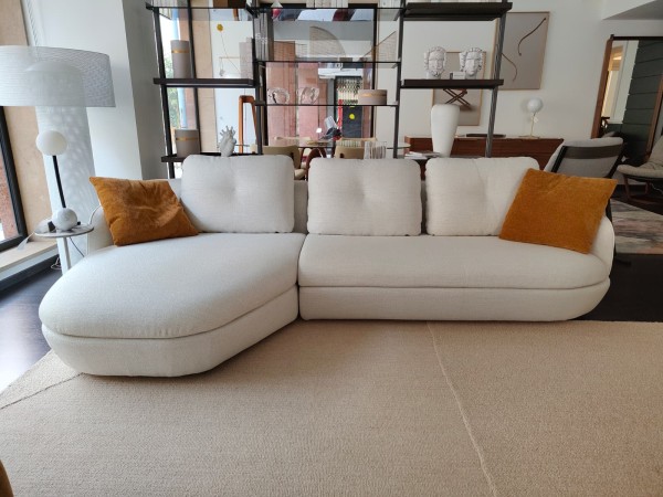 Entdecken Sie das Mirea-Sofa von Lema im Sale bei Mobilificio Marchese