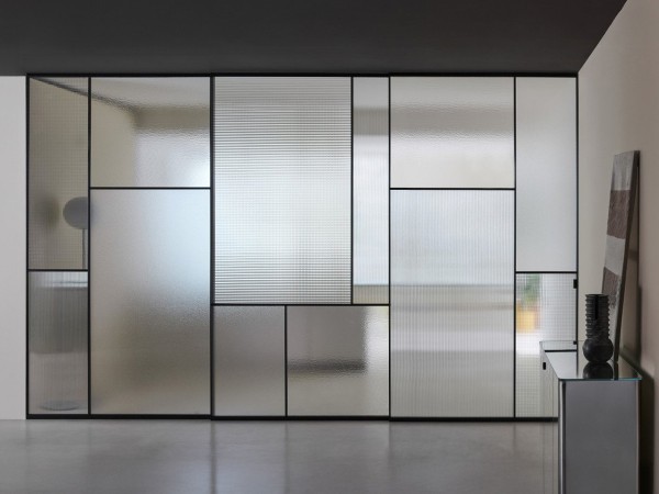 Die Sherazade-Tür von Glas in einer anderen Ausführung und Oberfläche