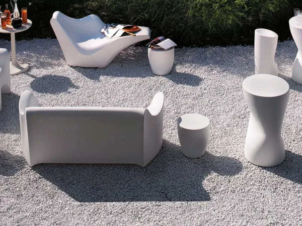 Mesita Tokyo Pop en un espacio exterior