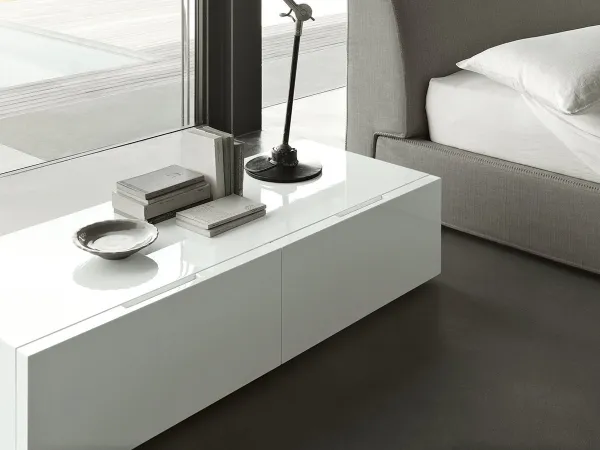 Mesa de noche Flin de Lema en un dormitorio