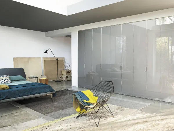 Nur wardrobe in a bedroom