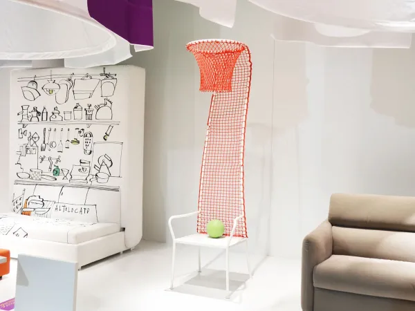 Campeggi de silla de baloncesto perezoso