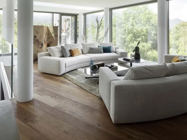 Venise sofa by Lema