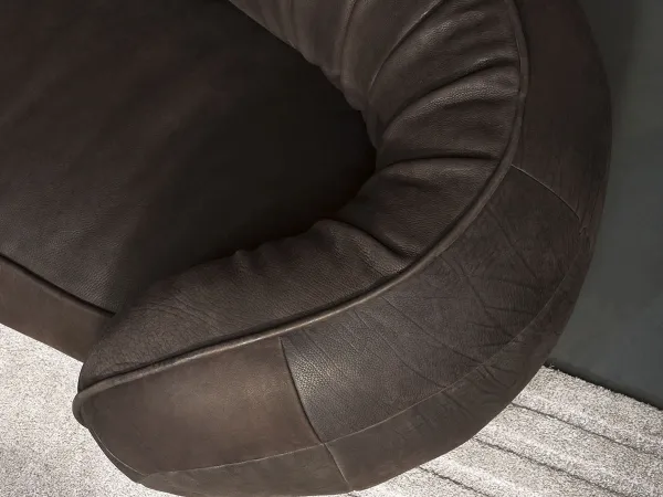 Details of the Leon sofa by Baxter