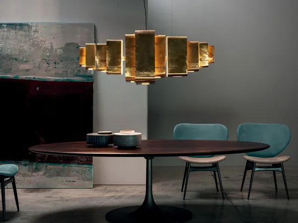La luminaria Lais de Baxter y la mesa Bourgeois